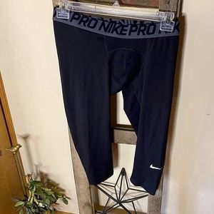 💥Nike Pro base layer capri length💥 NWOT
